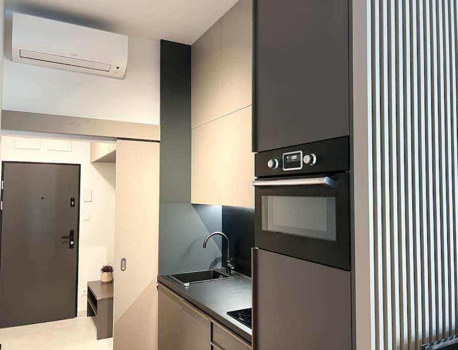 Central Getaway Studio Μπρατισλάβα Εξωτερικό φωτογραφία